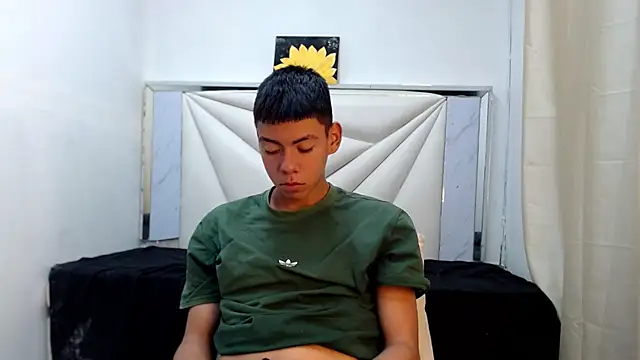 Liarr_ Live Web Cam Show