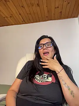 SWEETLILY18 webcam