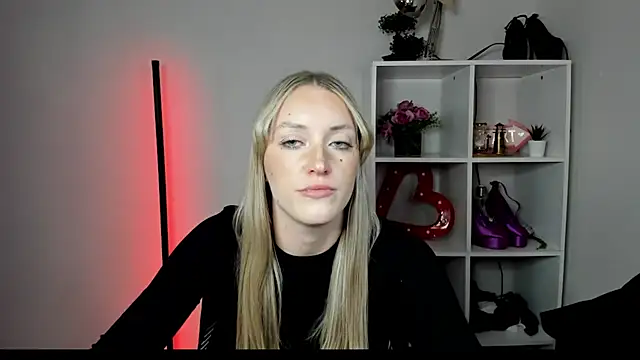 EvelynBlond webcam