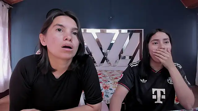 Soffy_and_Emily webcam