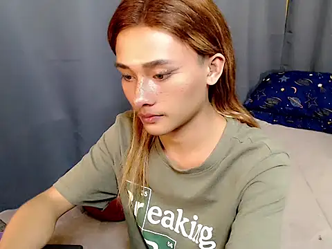 Petite_HugeCock webcam
