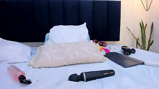 mayaevansmg webcam