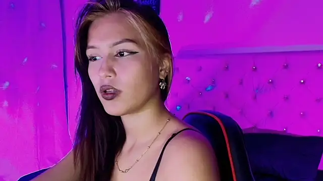 naomifire_ webcam