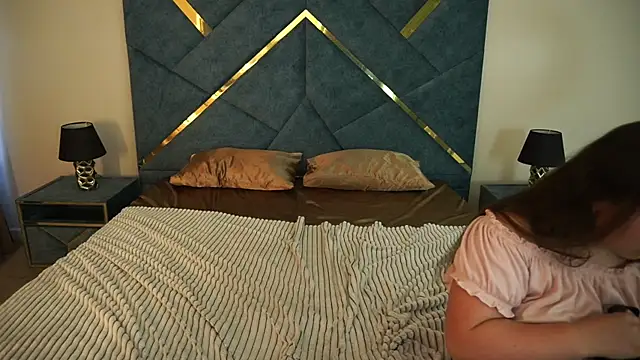 MikaFoxy live cam on StripChat