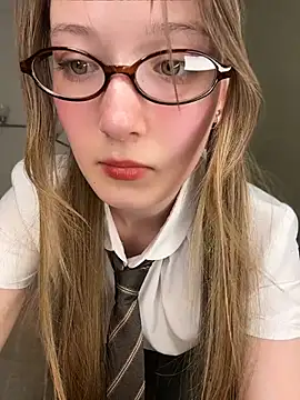 Strawberry_Senpai live cam on StripChat