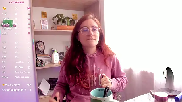 linda_giggle live cam on StripChat