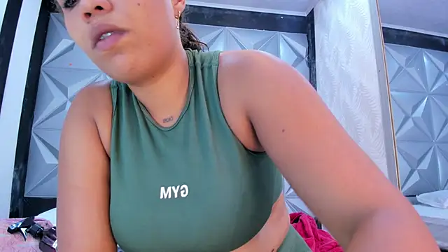 BustyGlow webcam