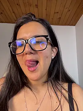 sweetlily18 - SWEETLILY18's free webcam - UK Sex Cams