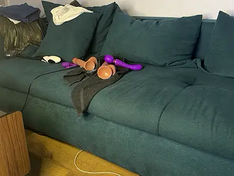 brunettemilf01 webcam