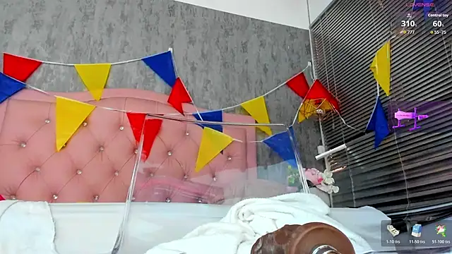 naomidibello webcam