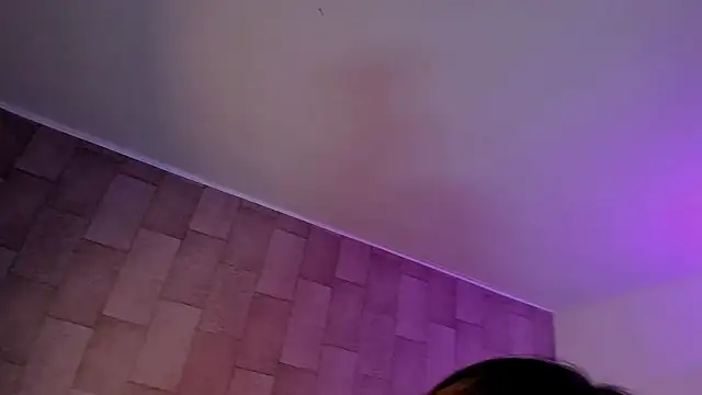 sara_doll77 webcam