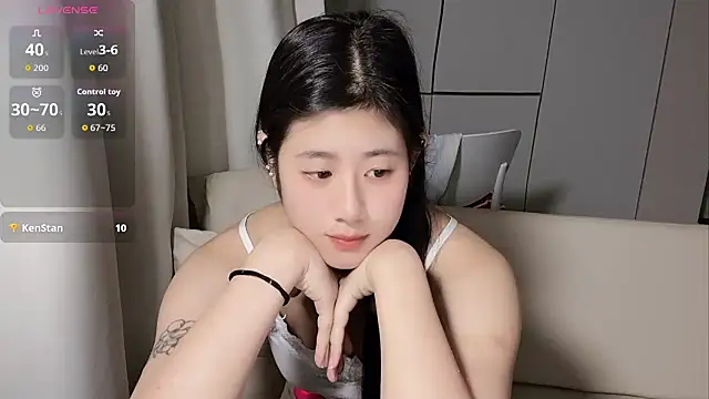 Yvonne-07 webcam