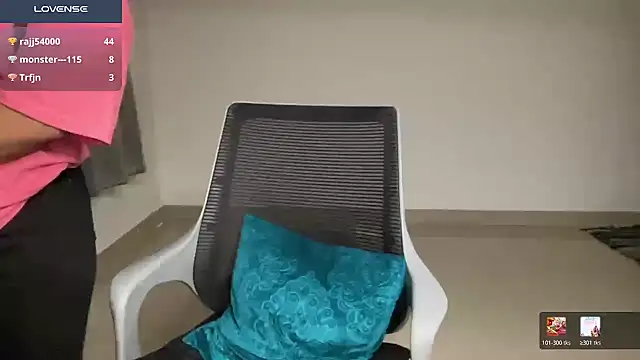 Romantic-Rascal webcam