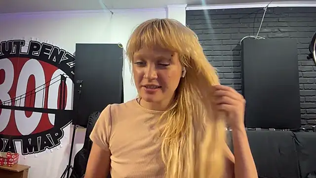 FreedaDeloach webcam