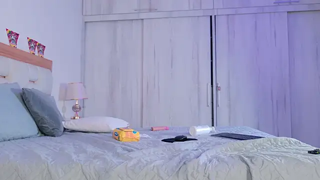 mia_hank webcam