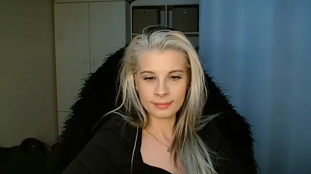 KristineGlow webcam