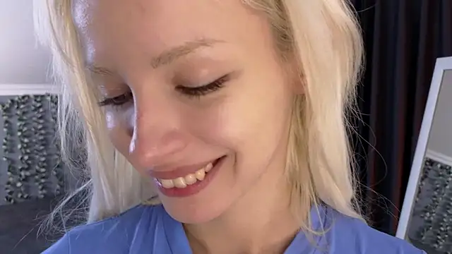 Naomi_Demio webcam