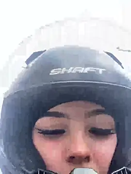 LiliMilk_21 webcam