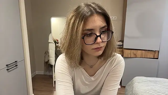 AnnaVelvetFire webcam