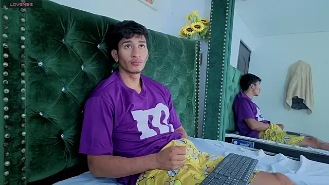Zayn_Moretti live cam on StripChat