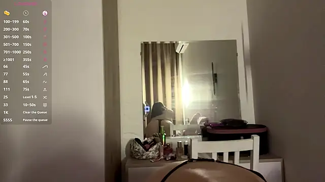 Ur_neighbor_Kira webcam