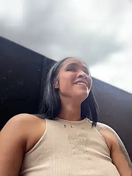 isabella-teen (F teen) - Blow job and saliva on my tits🍆