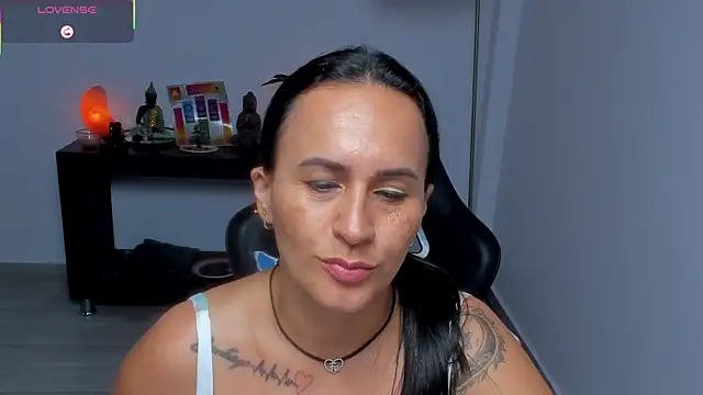 Sara_Charmy webcam