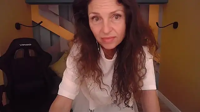 EllaLong webcam
