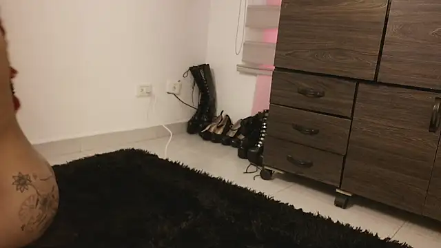 selene_red_ webcam