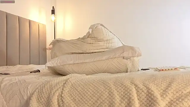 angieebaezz webcam