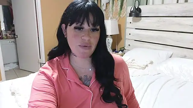 TexasTattooedHouseWife webcam