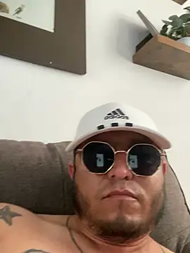 HOTB0Y18 webcam