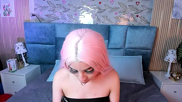Delphine_doll webcam