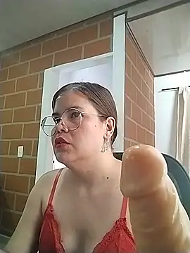 Mia_Valdez_pm webcam