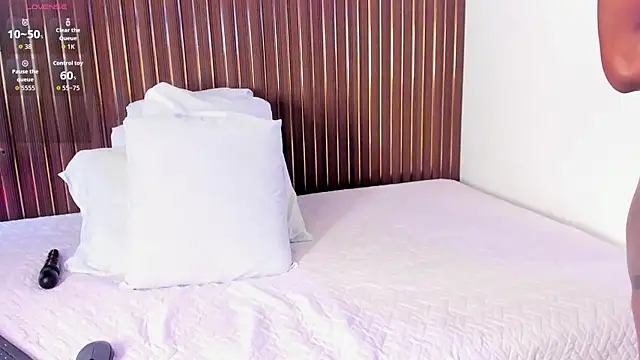 mia_pineda webcam