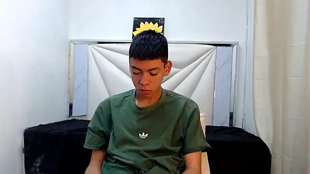 Liarr_ Live Web Cam Show