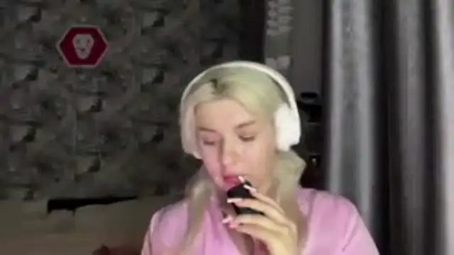SpotlessParaffin webcam
