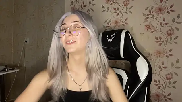 WhitePowerGirl webcam