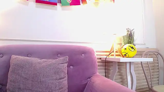 Amarantha_milk webcam