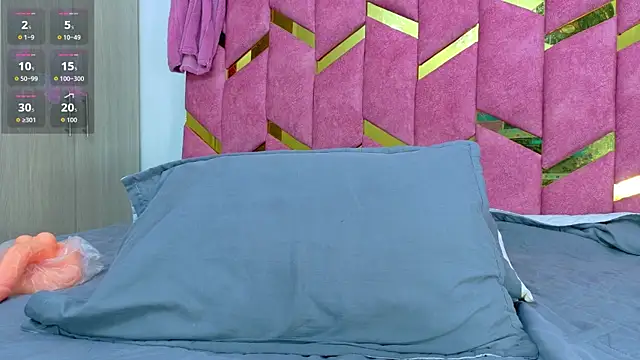 hornyhousekeeper_ webcam
