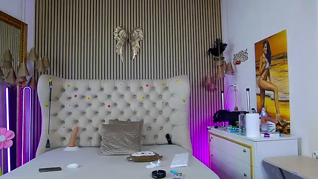PlayfulShow live cam on StripChat