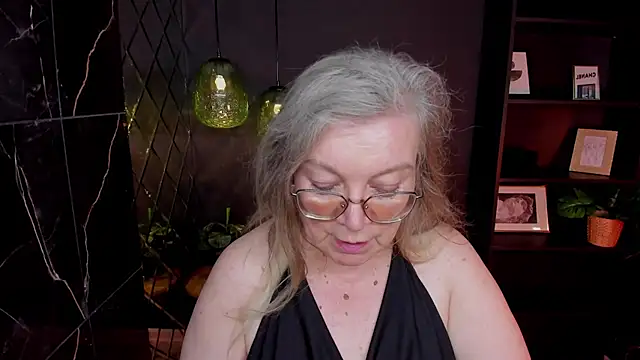 NataliMellow live cam on StripChat