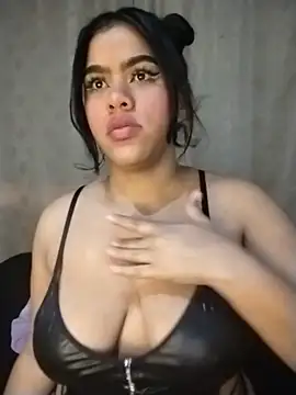 Bicky_24 live cam on StripChat