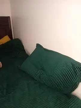 sexy_girlyee live cam on StripChat
