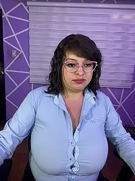 MiiaaJoness live cam on StripChat