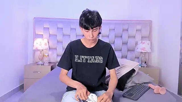 Milan_LewisS Live Web Cam Show