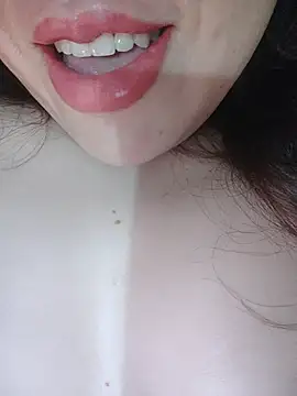 Julyy08 live cam on StripChat