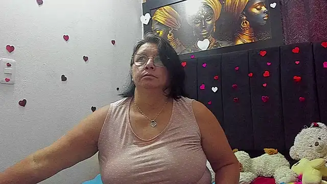 evaaross_2345 - Evaaross_2345's free webcam - UK Sex Cams