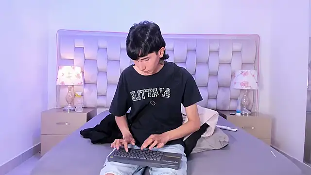Milan_LewisS live sex cam