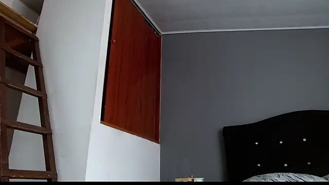 Emilia_1995 live cam on StripChat